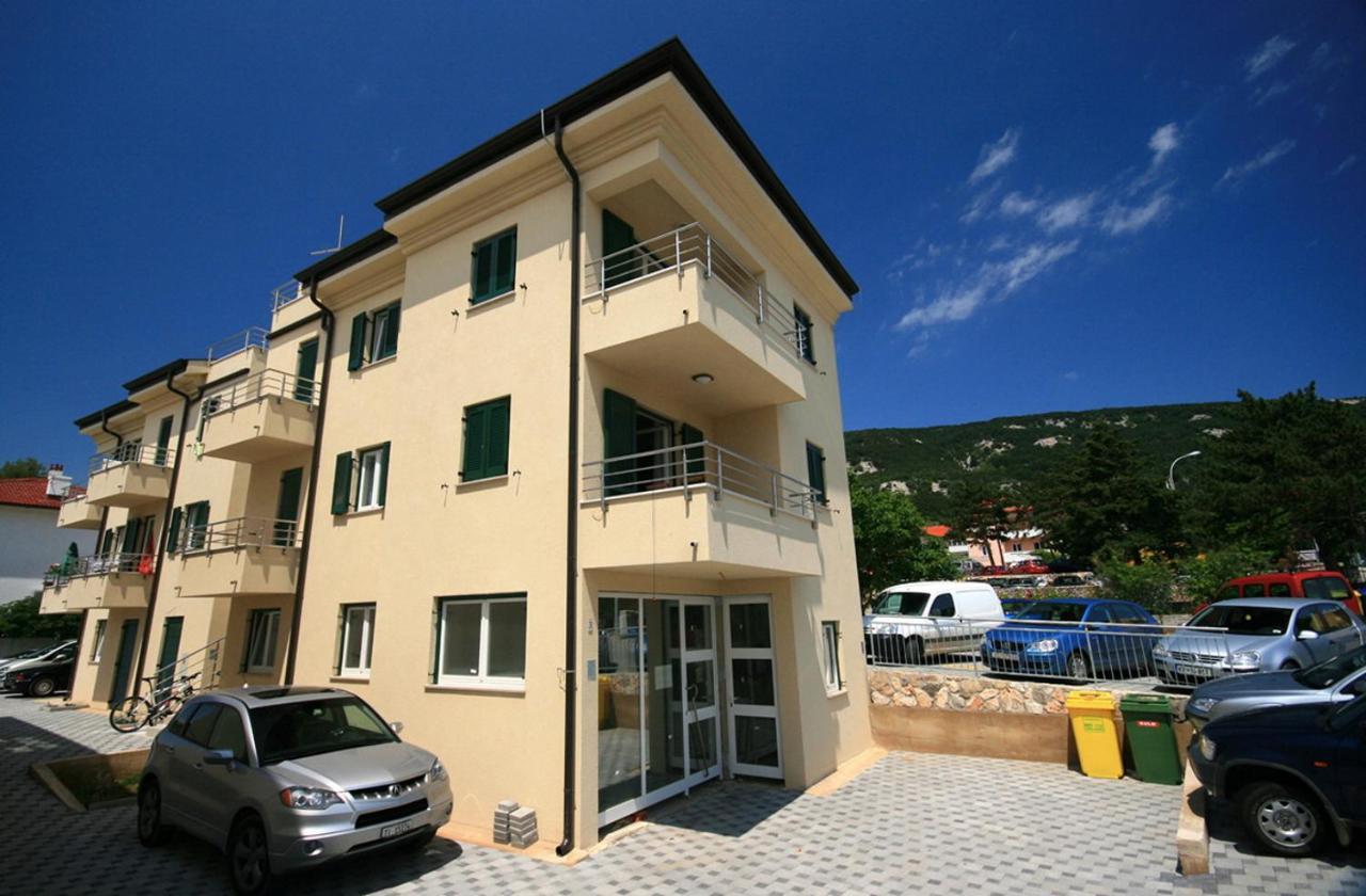 Apartments Happy Stay Center Baska Exterior photo